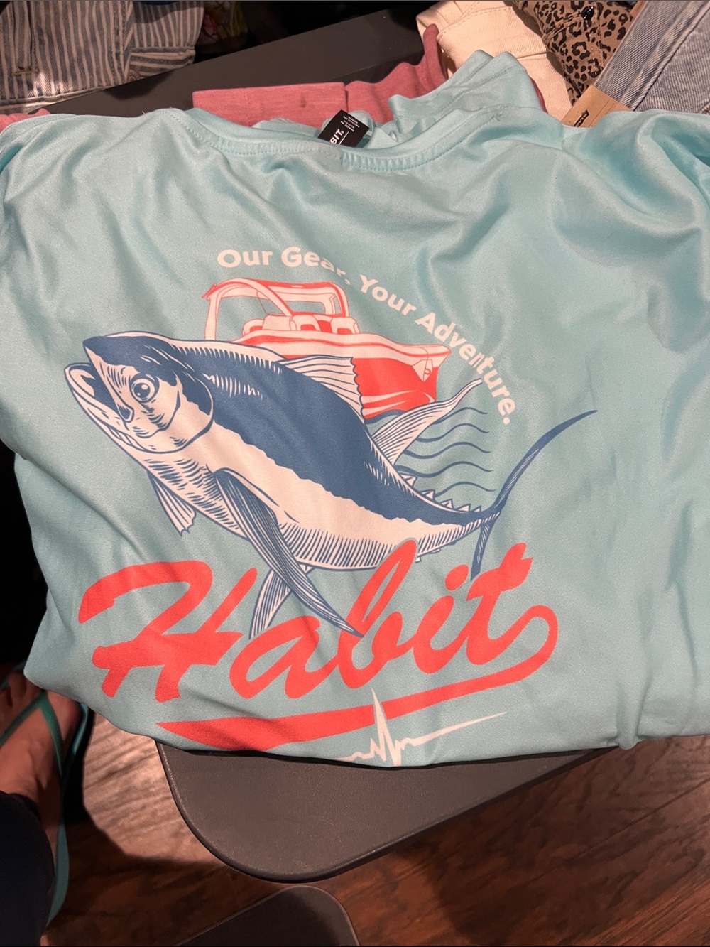 Habit Men's Short-Sleeve Rash Guard in Aqua with Coral Graphic
